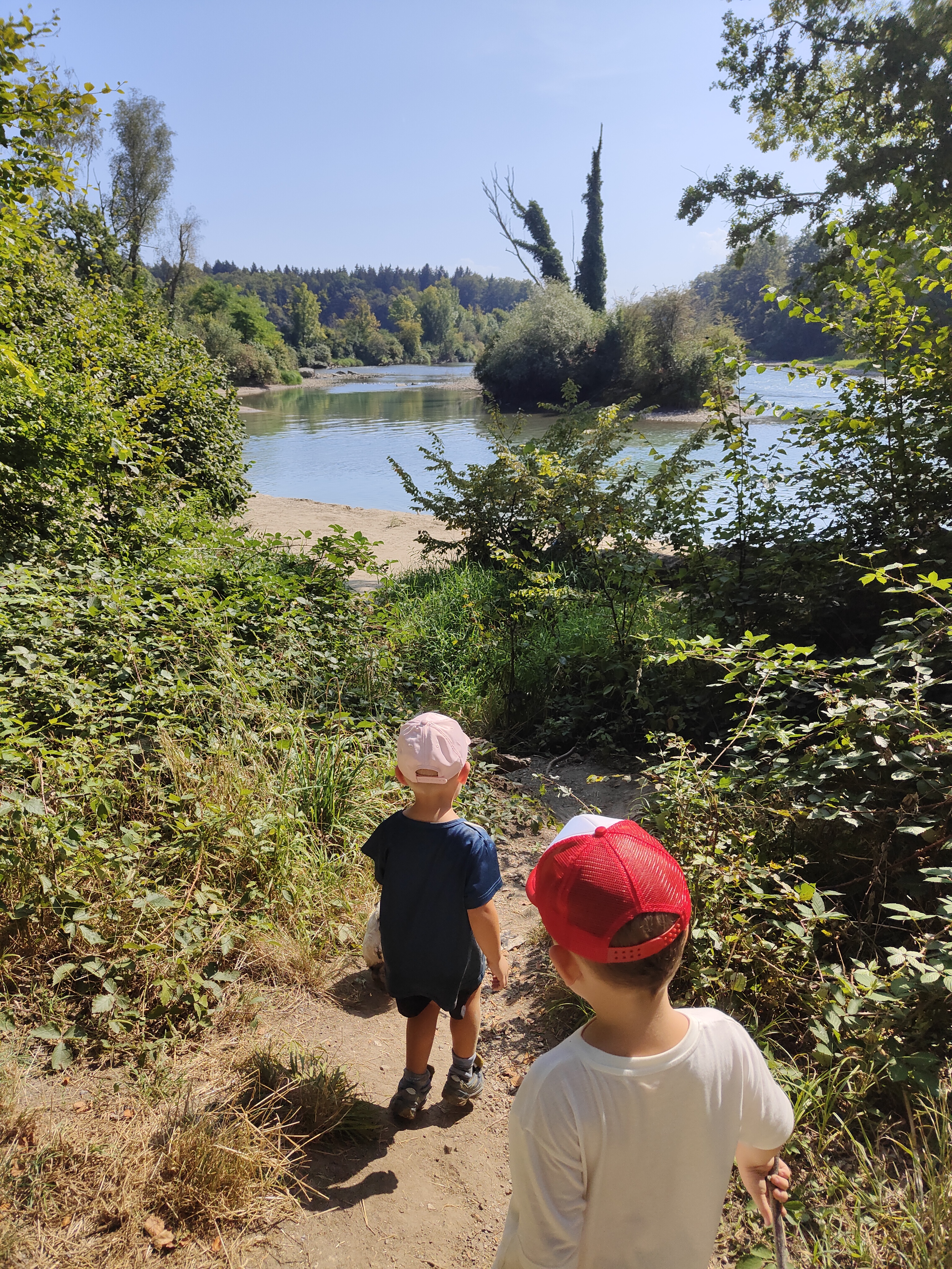 Children exploring nature outdoors near Küttigen